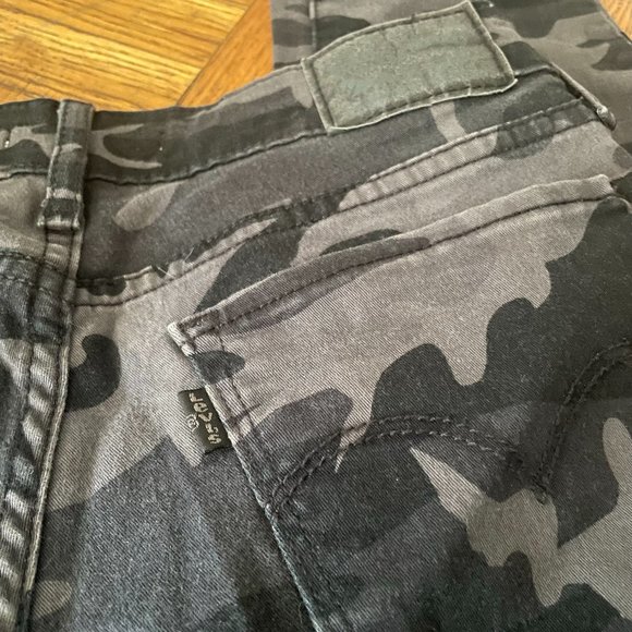 Levi's 711 Skinny Jeans - Picture 7 of 8